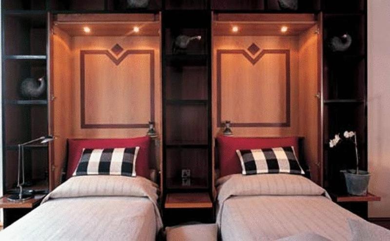 Casa Cuniolo Guest House ตอร์โตนา ภายนอก รูปภาพ